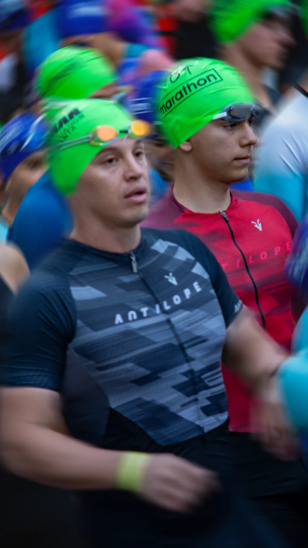 Grupo de ciclistas Antílope en evento deportivo